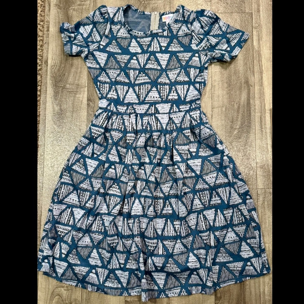 Lularoe Amelia short sleeve dress with pockets
